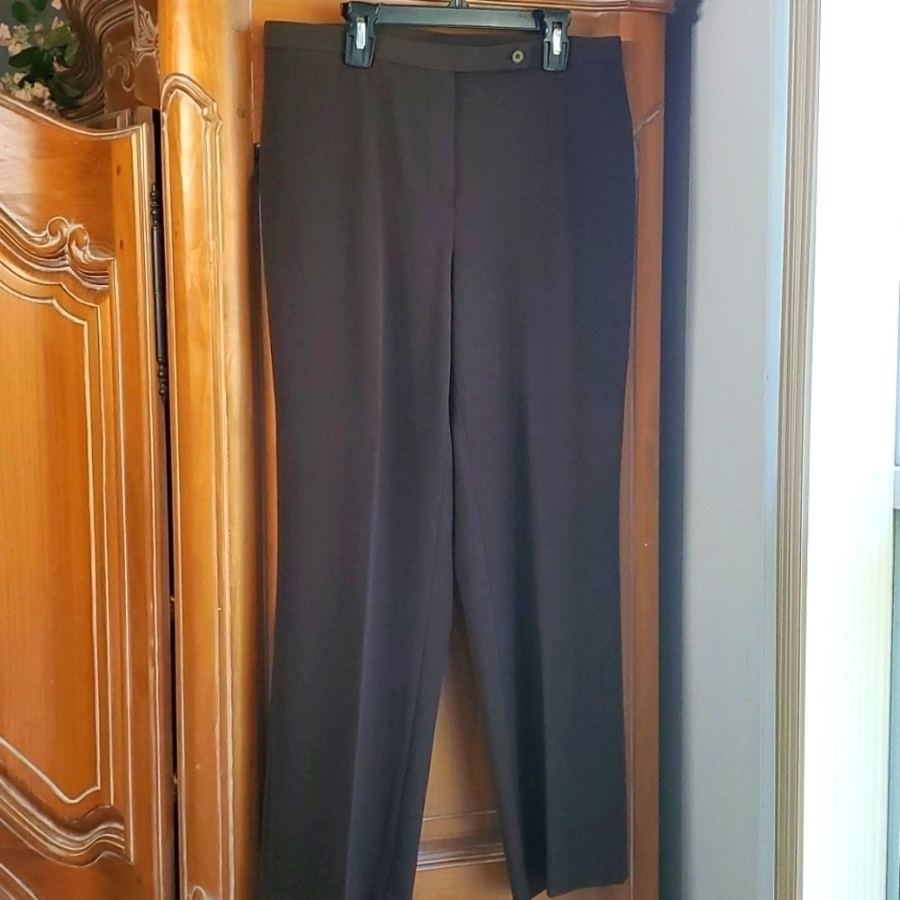 Women's trousers. Brown size 8PS. Zipper front. By Focus 2000. Straight.